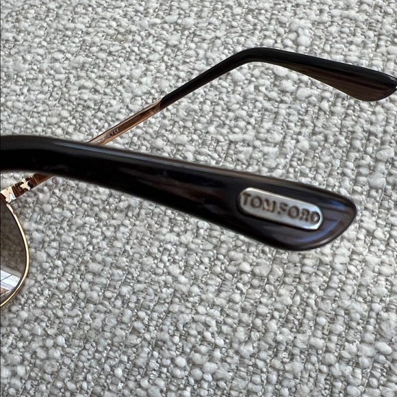 Set of 4 Women's Sunglasses in Black, Brown, and Blue - various brands. - Picture 6 of 12
